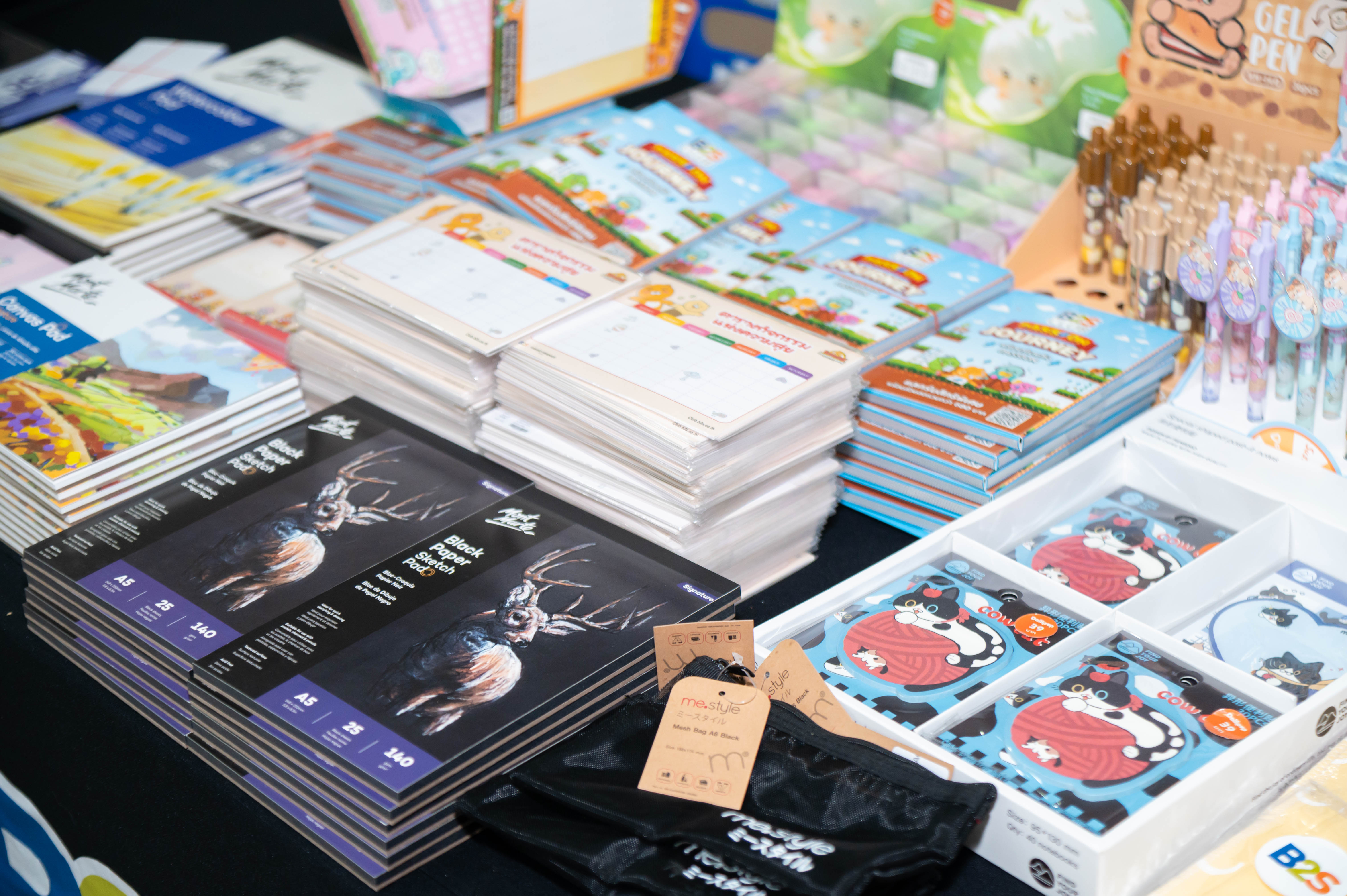 หนังสือ เครื่องเขียน และของรางวัลจาก B2S