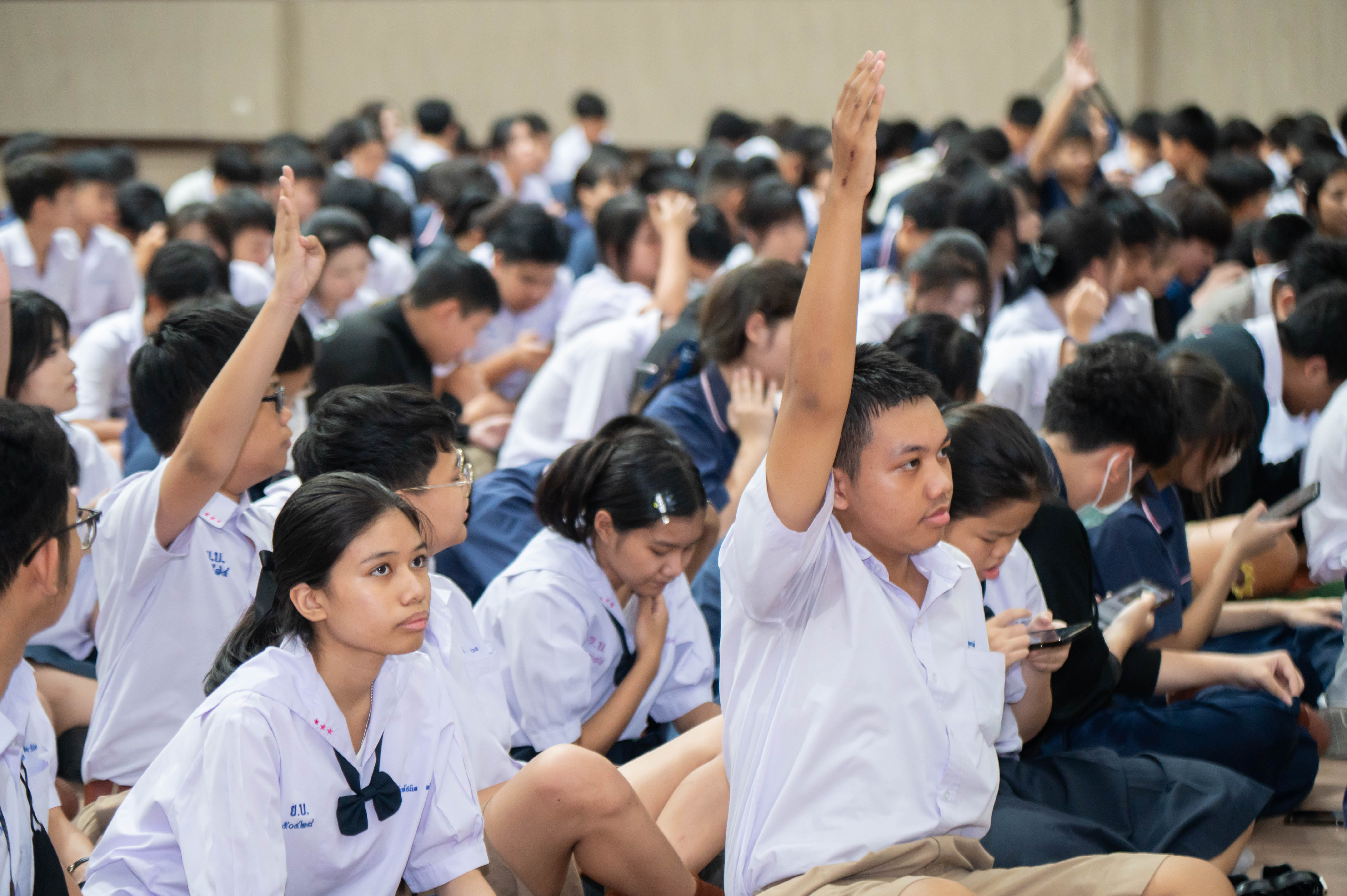 นักเรียนร่วมตอบคำถามในกิจกรรม