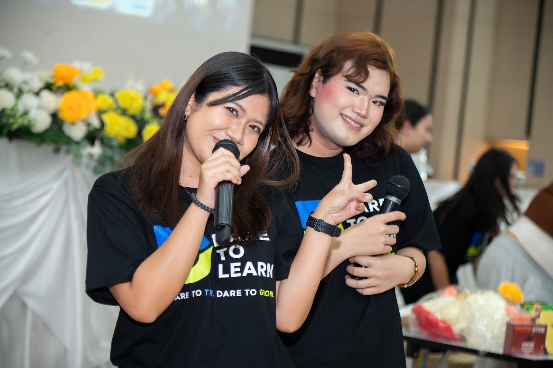 ทีม Dare to Learn เริ่มกิจกรรมและพูดคุยกับนักเรียน
